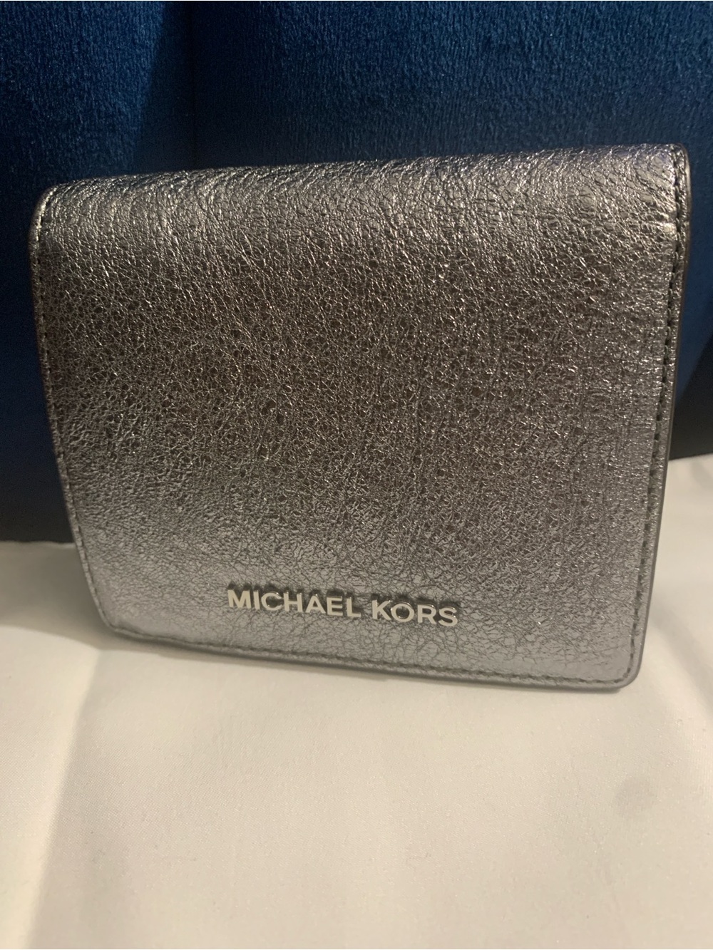 NWT Michael Kors Ladies Metallic Silver Leather Card Holder Wallet w/Billfold - Picture 2 of 6